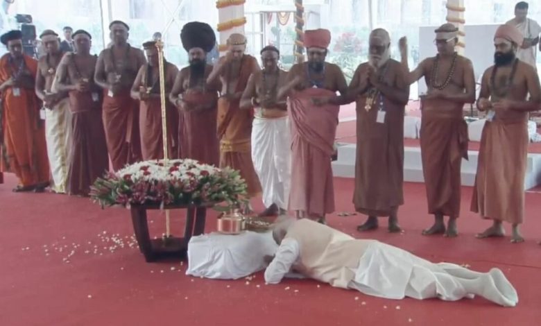 संसद भवन का उद्घाटन New Parliament Inauguration PM Modi prostrated to Sengol