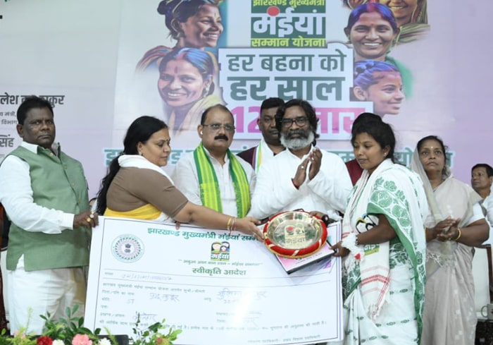 झारखंड मुख्यमंत्री मईयां सम्मान योजना जेएमएमएसवाई आदिवासी महिलाएं तस्करी पलायन कुपोषण