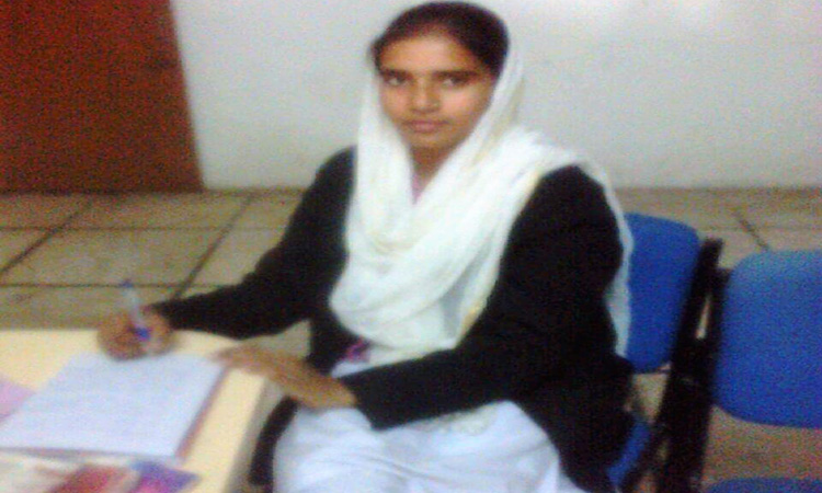 Sujeda Khatun Aligarh Muslim University Murshidabad Beedi roller quill fellow scholar