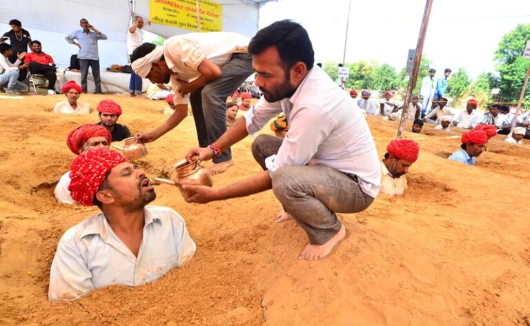 Farmer neck-deep protest: Condition deteriorates, spirit soars high
