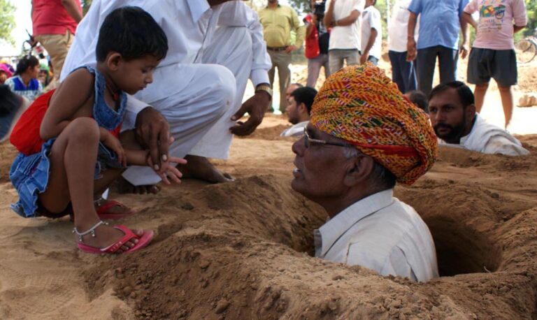 Indian farmer’s most heart-wrenching stage-in against land acquisition
