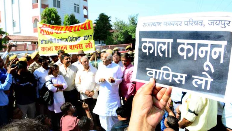 Journalists, lawyers hit street against Rajasthan ordinance