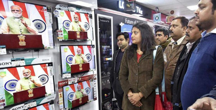 मीडिया ने दिया मोदी को मूलभूत मुद्दों पर वाक ओवर