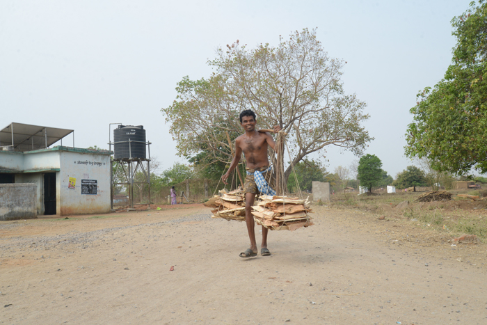 दुनिया के बेशकीमती पत्थर अलेक्जेंड्राइट के लिए आदिवासी किसानों की जमीन पर कब्जा, न मुआवजा, न नौकरी