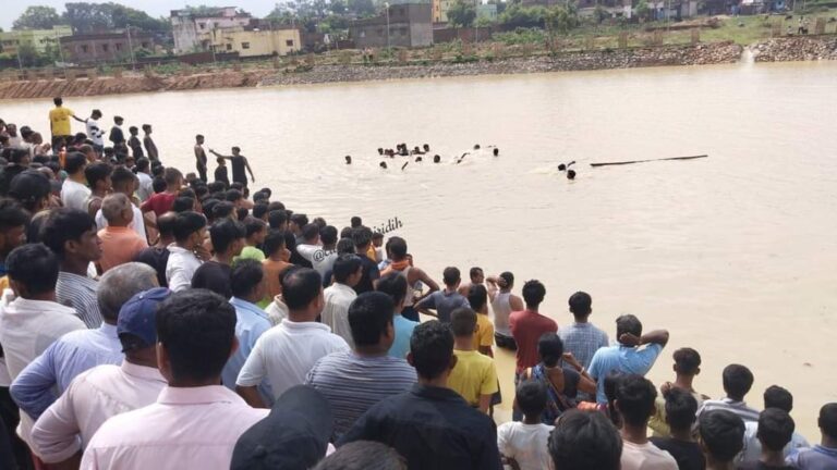 चार बच्चियों की तालाब में डूबने से मौत, कर्मा पूजा के लिए बालू लाने गई थी