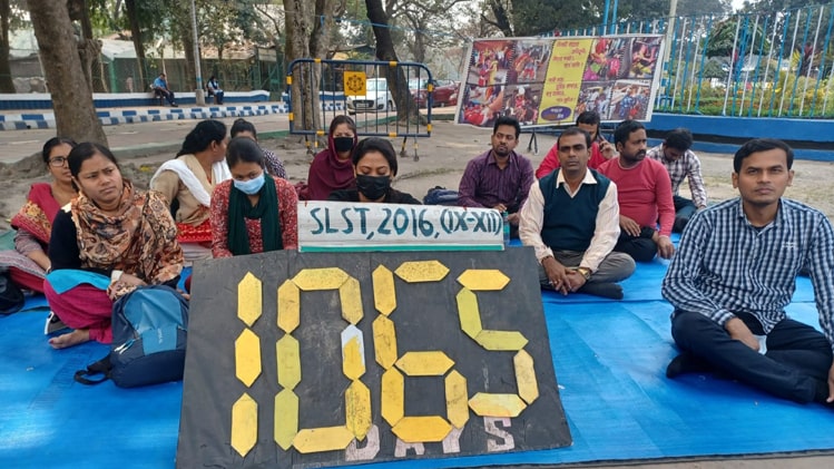 1065 दिन और जारी: एसएलएसटी 2016 पास शिक्षकों का निरंतर संघर्ष