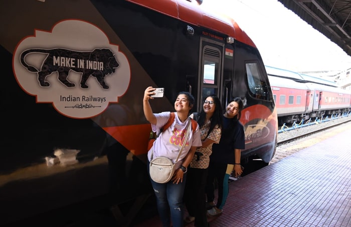 গিরিডির অপূর্ণ প্রতিশ্রুতি: ডবল ইঞ্জিন সরকার এবং বিশ্বগুরুর সমাহিত স্বপ্ন দেখালেন।