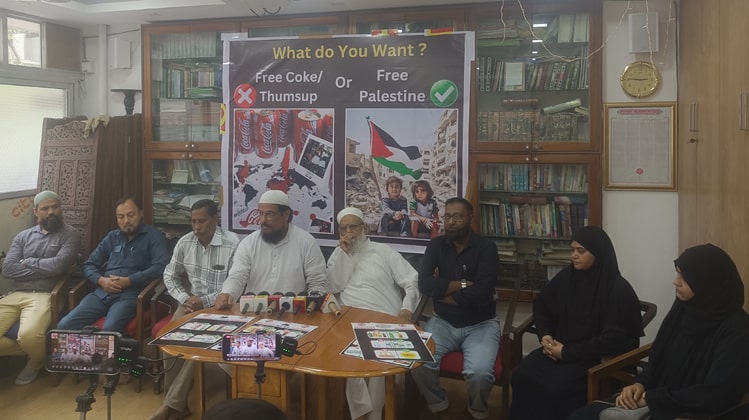 আপনার ফ্রিজ কি যুদ্ধাপরাধে অর্থায়ন করছে? কলকাতার কর্মীরা কঠিন প্রশ্ন করে