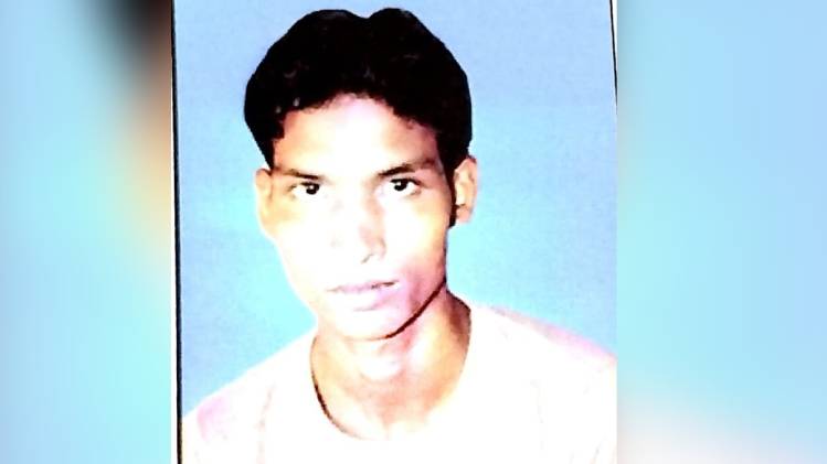 জঙ্গিপুর হেফাজতে মৃত্যু: ঈদের তৃতীয় দিনে দাউদের মৃতদেহ উদ্ধার, পুলিশ নির্যাতনের অভিযোগ স্ত্রীর পশ্চিমবঙ্গ পুলিশ হেফাজতে মৃত্যু দাউদ সেখ জঙ্গিপুর