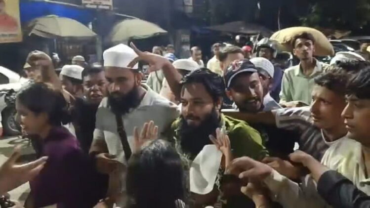 gen z challenges godi media kolkata protest activist sk salman